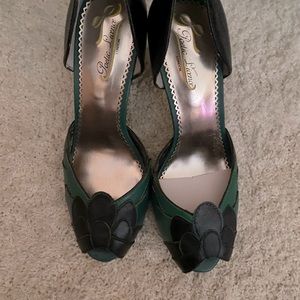 Brand new, never worn. Approx 4.5 inches heel.